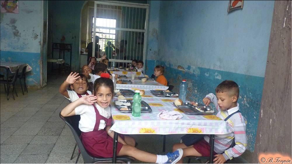 santi spiritus La cantine scolaire Bonjour