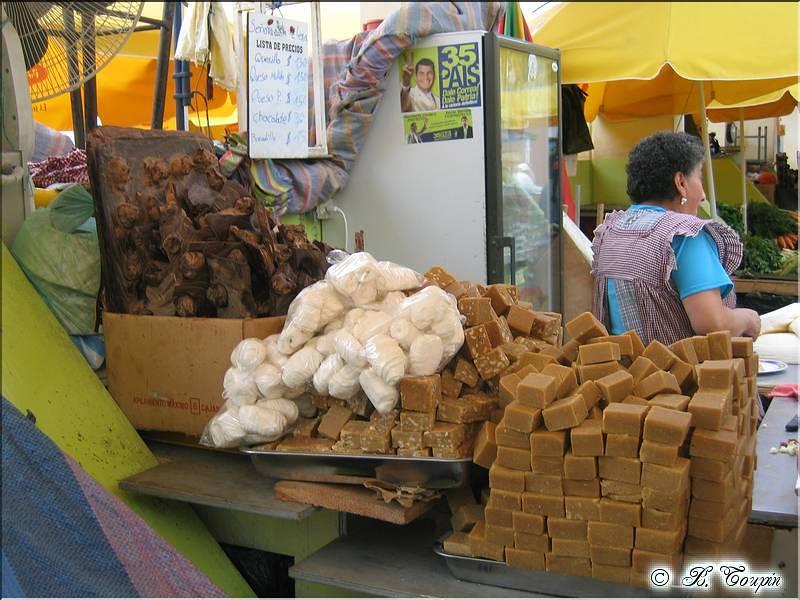 Equateur : photo de Cuenca- scène du marché couvert