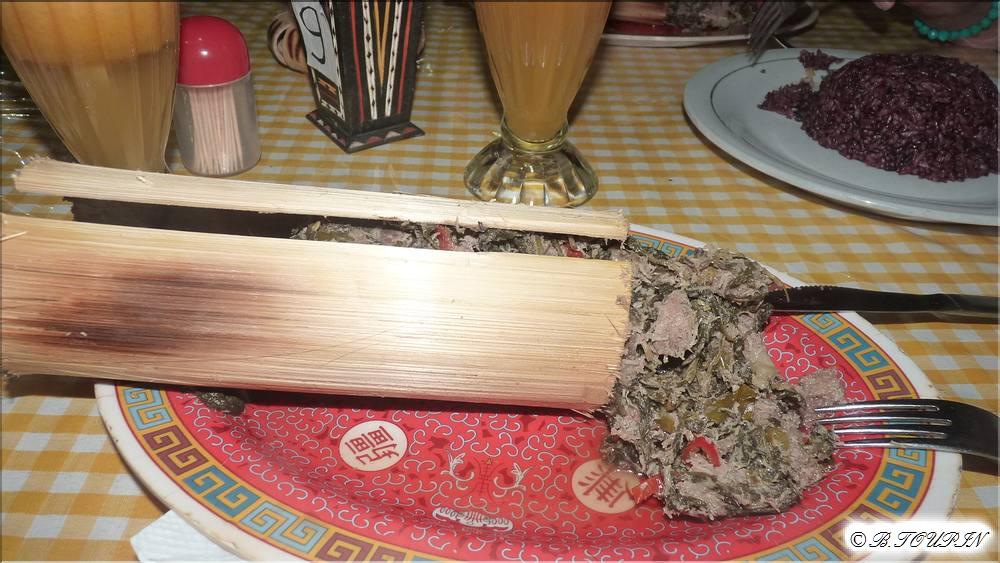 indonesie sulawesi : plat typique cuit dans un bambou