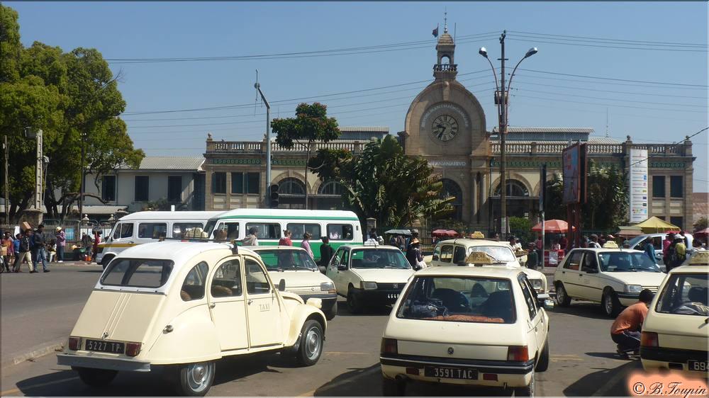 Tananarive. Scne de rue. La gare