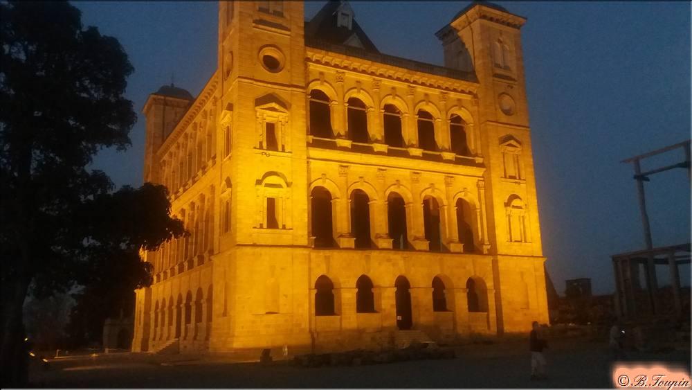 Le palais de la reine. La nuit