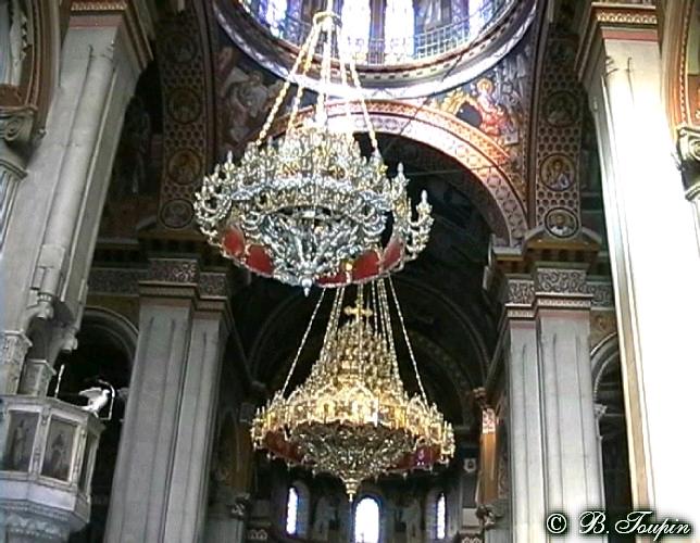 La cathdrale Les lustres